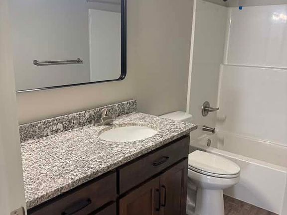 4th image of 2020 Lakeview St