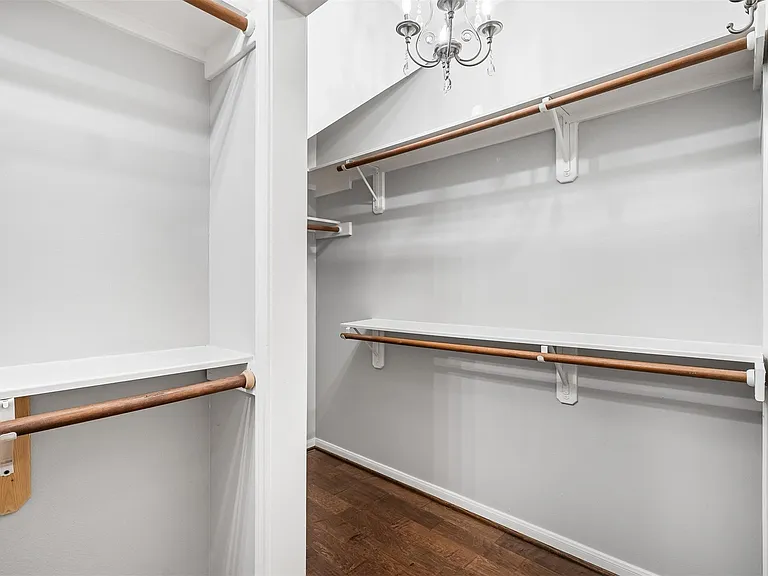 11 Winrock Pl — Photo 37