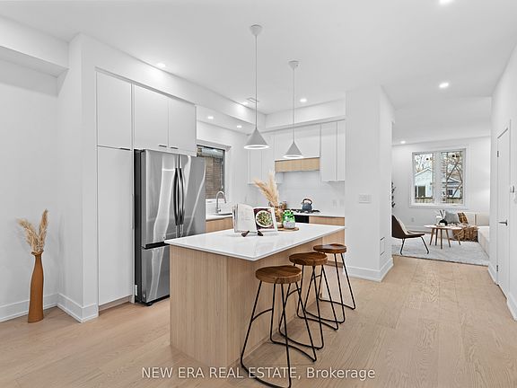 5th image of 148 Rhodes Ave