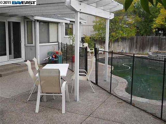 3rd image of 404 Greystone Dr