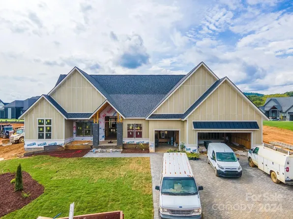 582 Daniel Circle Dr #80, Mills River, NC 28759