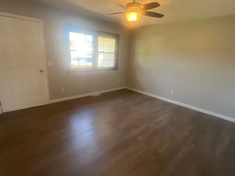 520 E Mulberry St — Photo 2