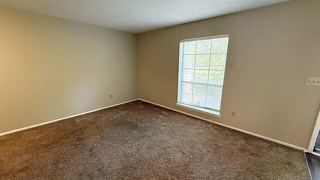 2 bed, 1.5 bath, 1178 sqft, $1,495 — Photo 2