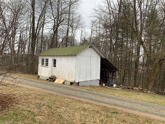 5th image of 123 Deep Pond Rd