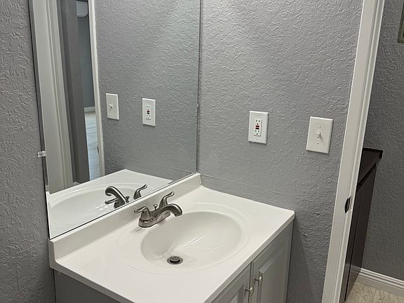5th image of 16388 Sequoia St APT 7