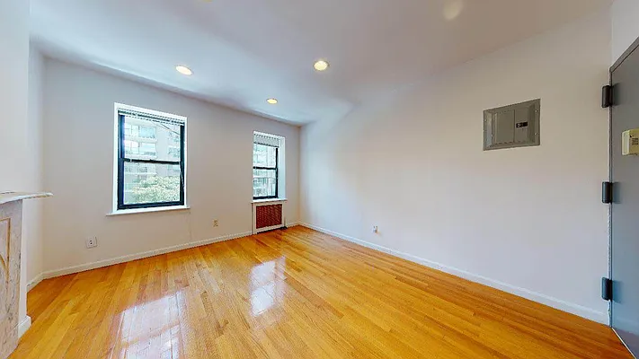 Rented by Bond New York | media 1