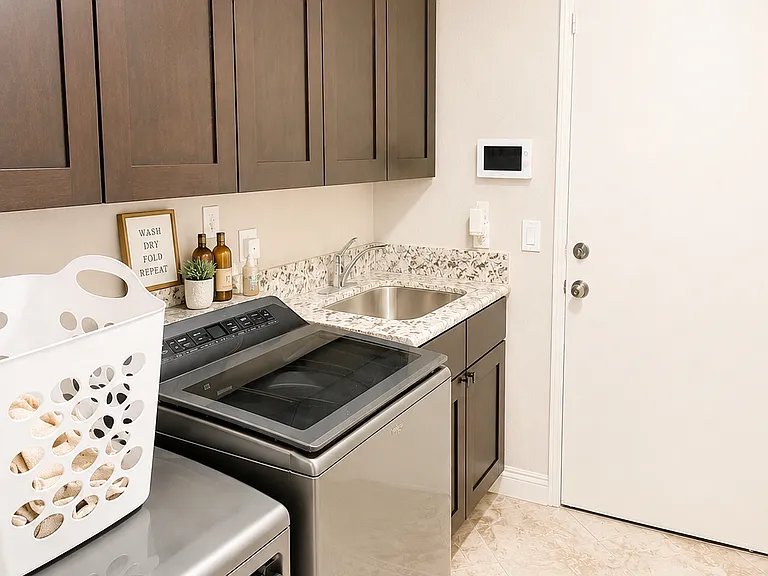 15211 Holiday Dr — Photo 12