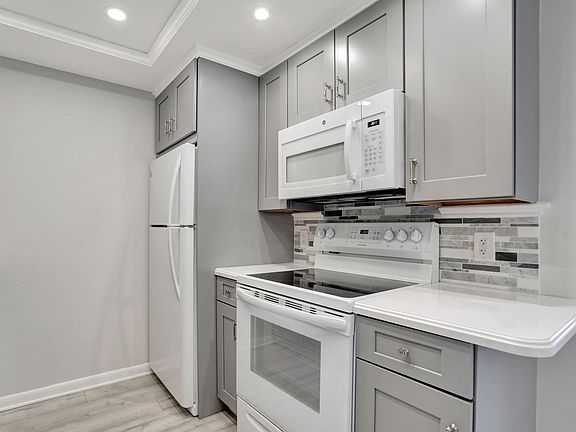 3rd image of 2405 Antigua Circle #E2