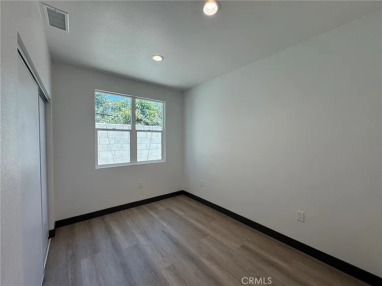 1417 W 3rd St — Photo 8