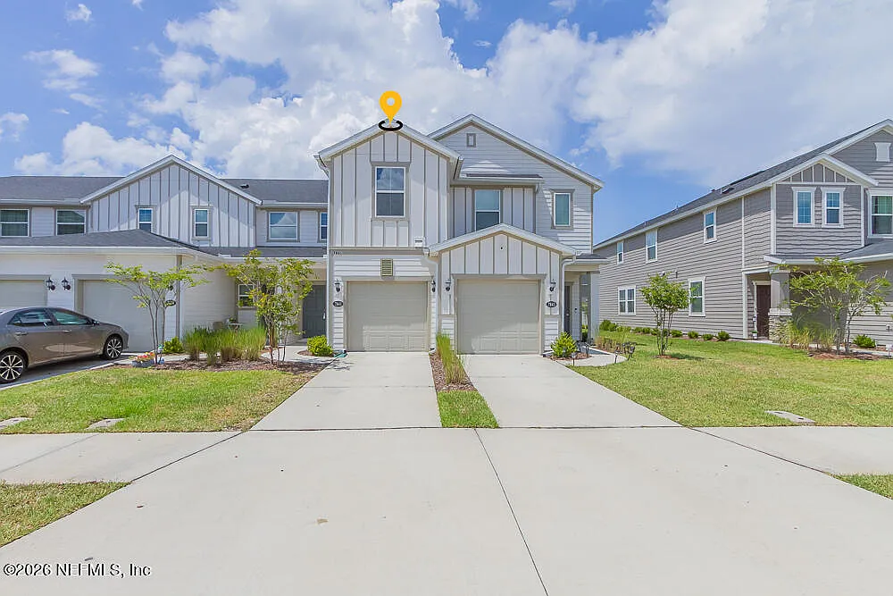 3 bed, 2.5 bath, 1449 sqft, $1,700 — Photo 2