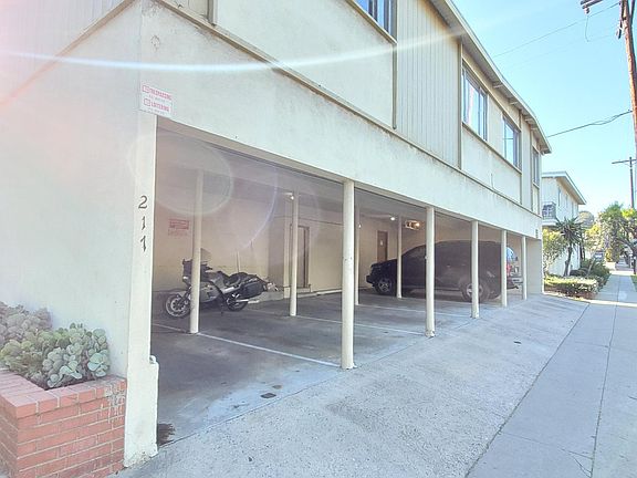 4th image of 215 S Church Ln #102