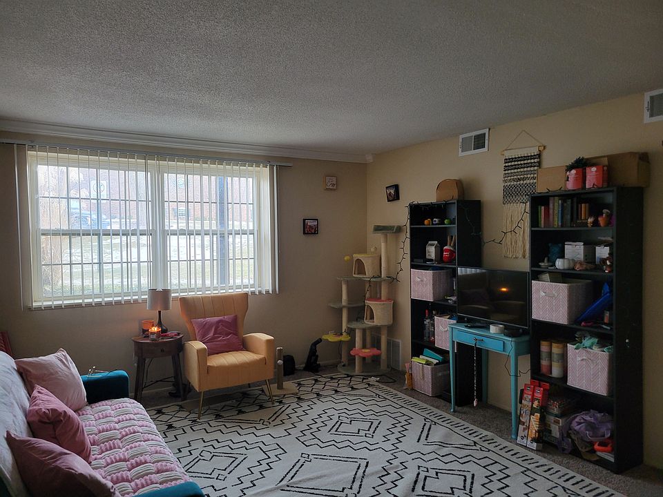 1st image of 2276 Knob Hill Dr APT 6