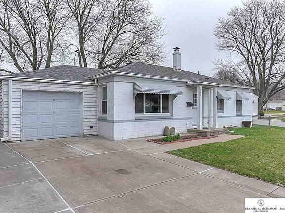 3rd image of 1046 Mayfield Ave