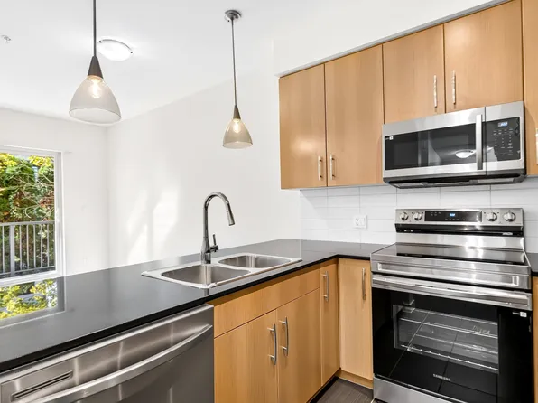 22290 North Ave #210, Maple Ridge, BC V2X