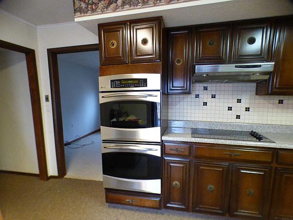 3rd image of 450 Williams St