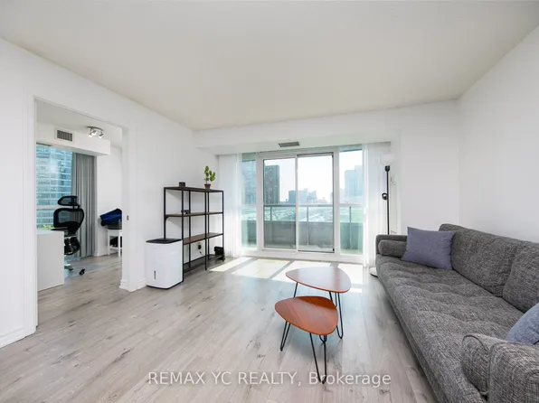 25 Lower Simcoe St #808, Toronto, ON M5J 3A1