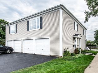 724 E Old Willow Rd #104-D, Prospect Heights, IL 60070