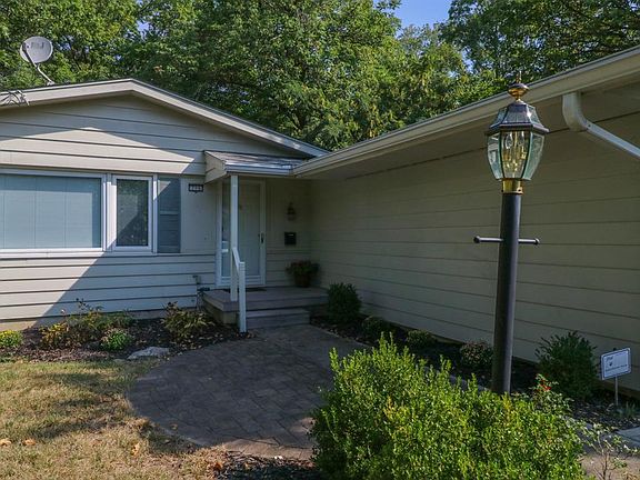 2nd image of 796 Reynard Ave