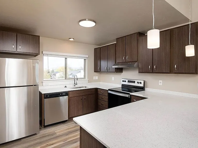 Salmon Crossing Apartments — Photo 17