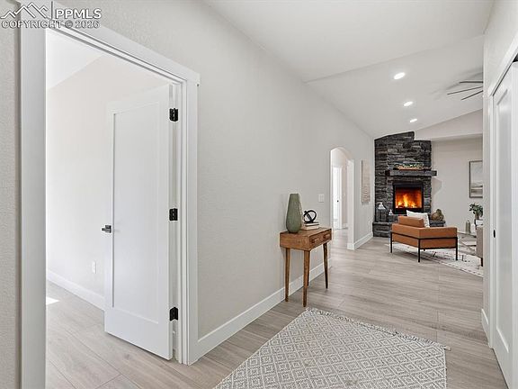 5th image of 1301 Stone Ridge Dr
