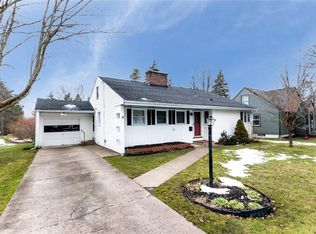 111 Larned Ln, Orchard Park, NY 14127