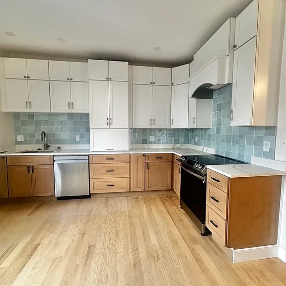 12 Story St #2 — Photo 2