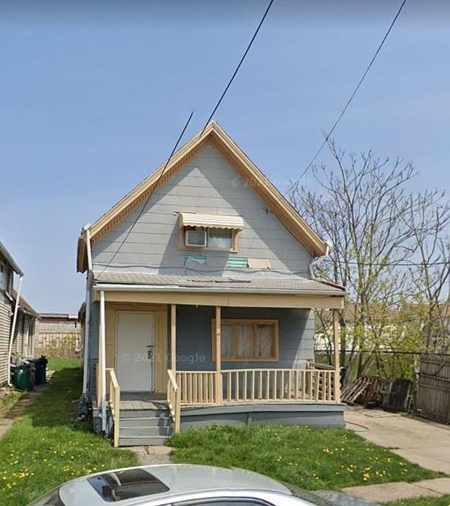 2nd image of 582 Howard St