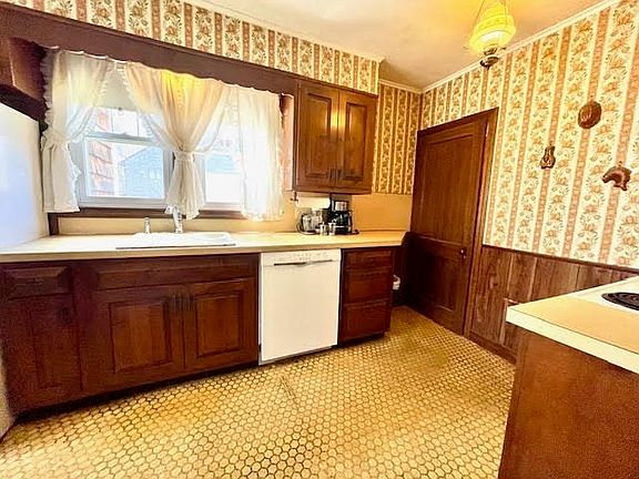 3rd image of 88 Standish Ave