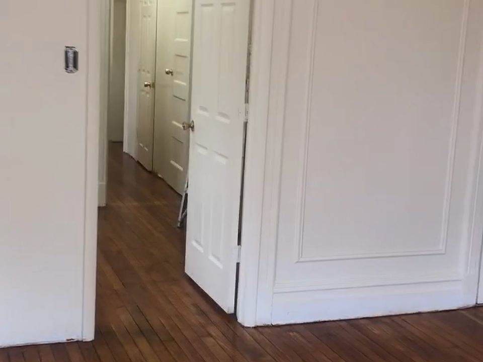 2nd image of 104 Lincoln Ave #4