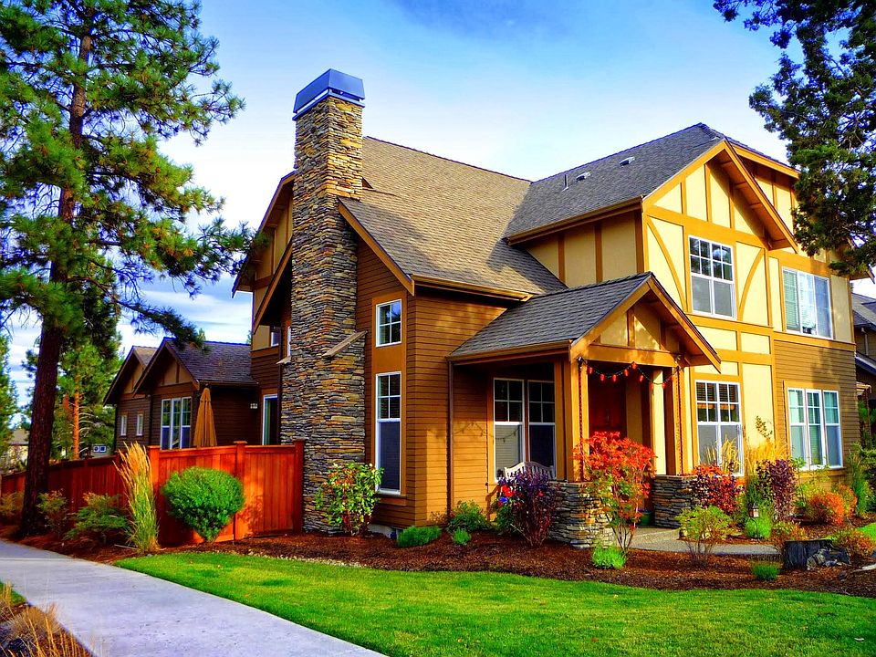 beautiful townhouse gets great light! very quiet location with little traffic