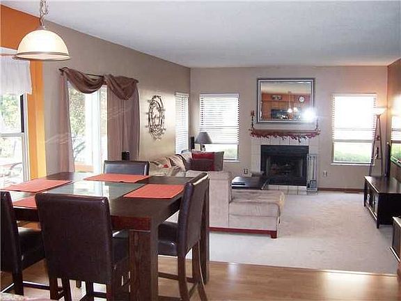 3rd image of 800 Hunters Glen Dr