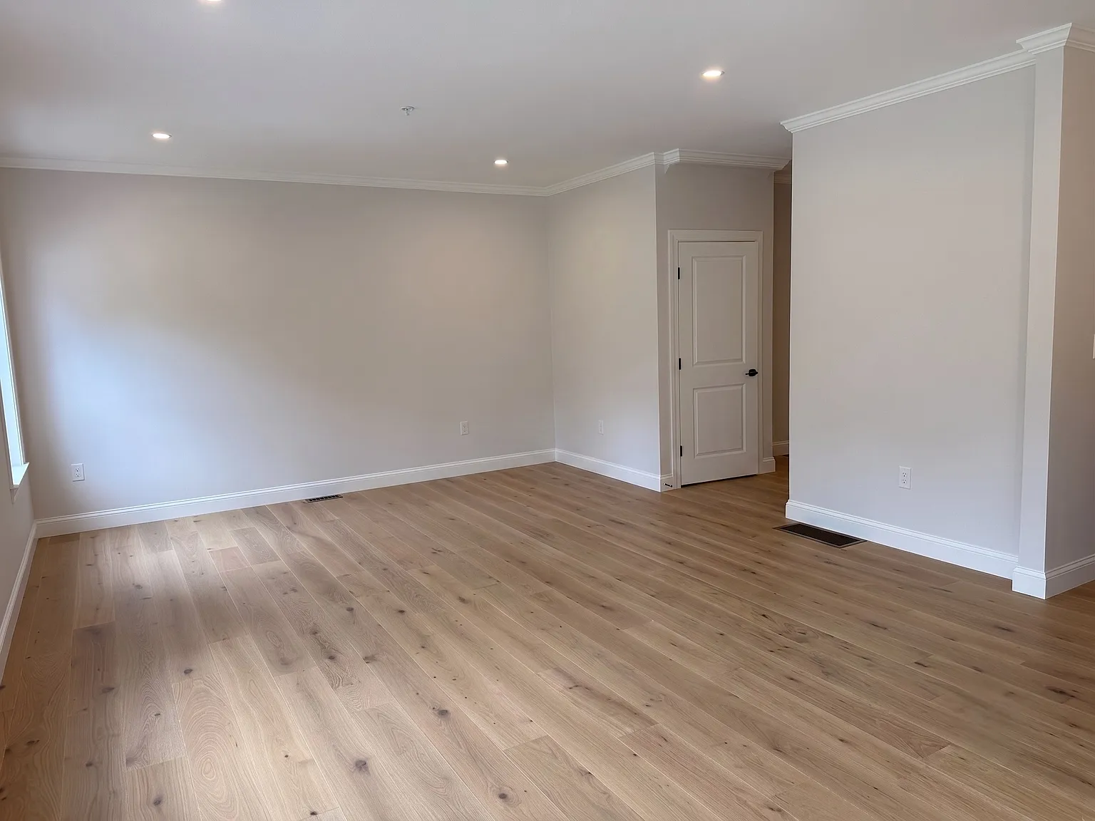 2 bed, 2.5 bath, 1855 sqft, $3,750 — Photo 3