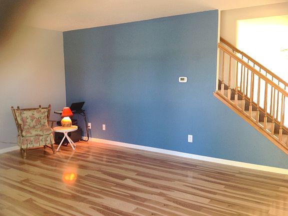 5LR Blue TV wall