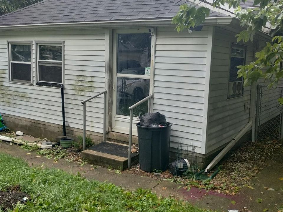 2nd image of 1124 Hunt Ave