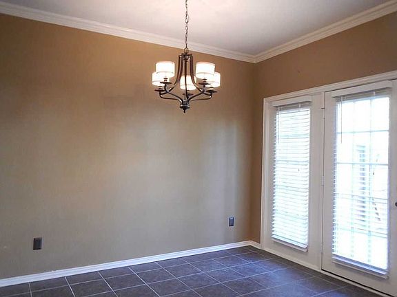 3rd image of 2464 Southcourt Cir