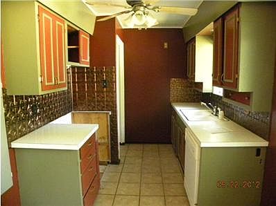 4th image of 2211 Harvey Pl