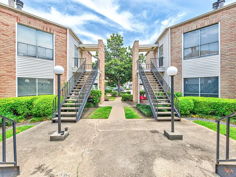 3742 Thistlemont Dr — Photo 9