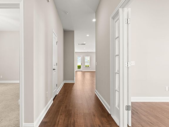 5th image of 607 Heartwood Ln