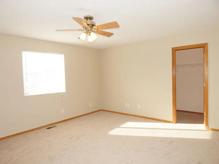 1385 Waxwing Ave — Photo 9
