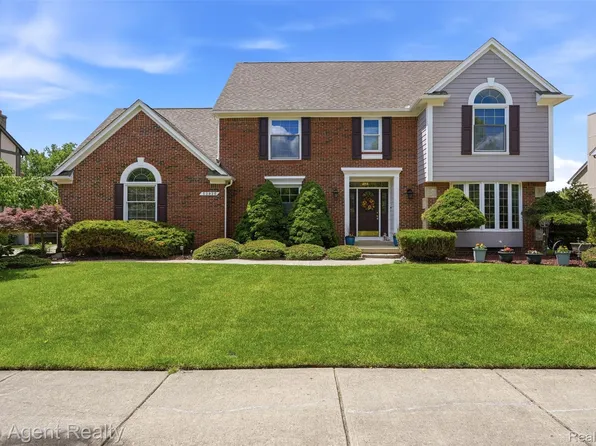 52825 Seven Oaks Dr, Shelby Township, MI 48316