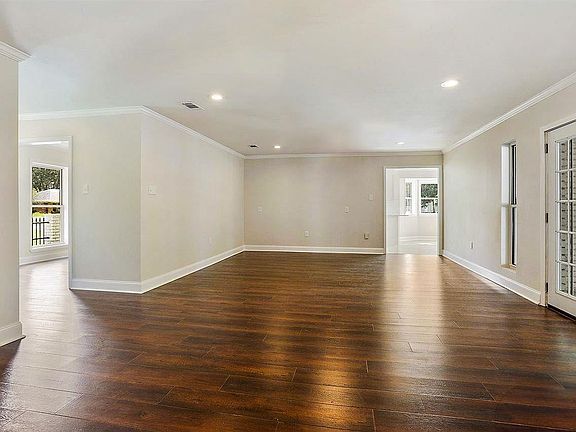 3rd image of 10517 Buxton Rd