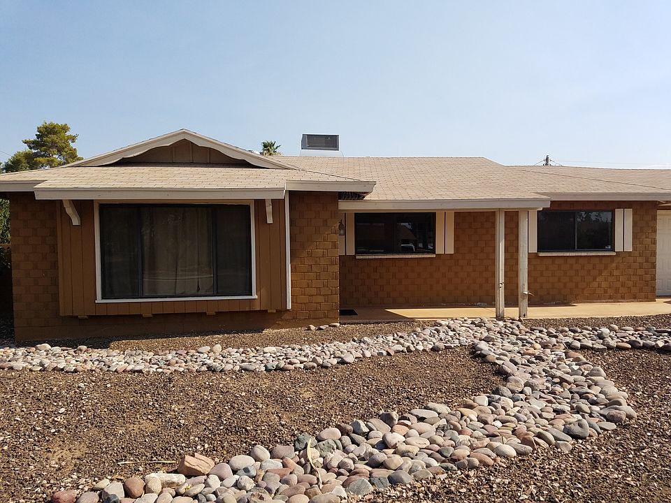 Front of House on Corner Lot (So close to Old Town Scottsdal