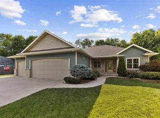 1878 Bridle Ln, Neenah, WI 54956
