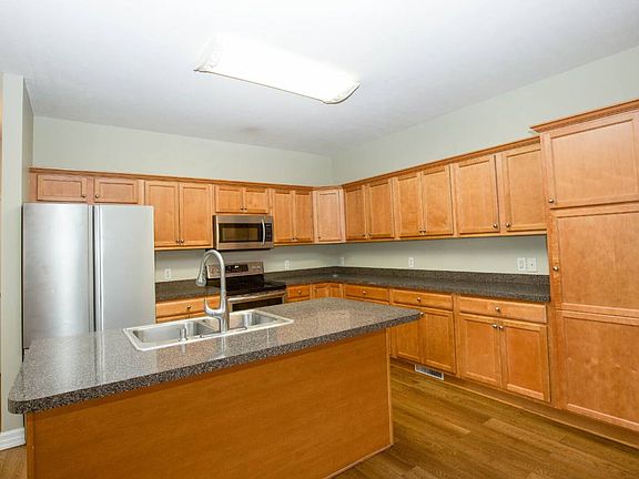 4th image of 110 Willow Creek Ln