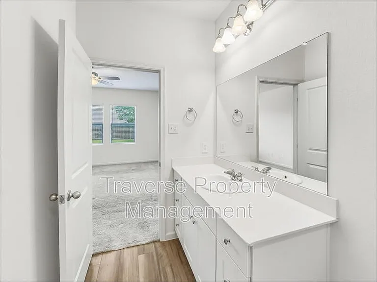 1713 Escondido Dr — Photo 12