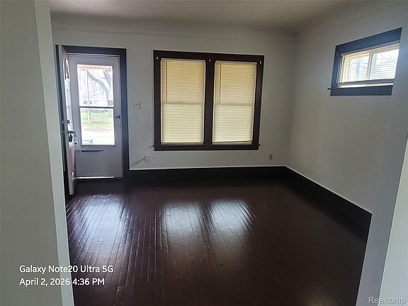 2nd image of 1656 Montana Ave