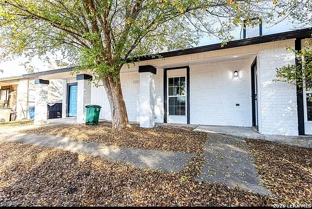 2 bed, 1.0 bath, 997 sqft, $1,095 — Photo 2