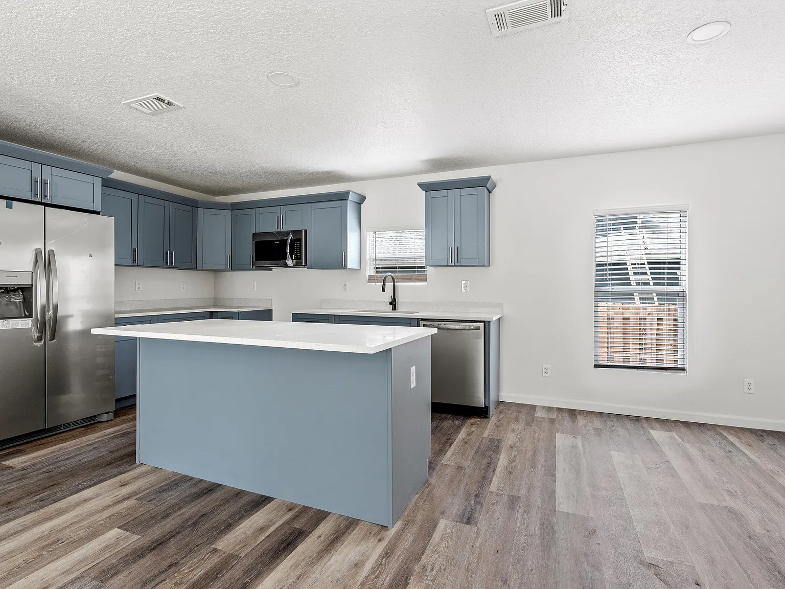 4 bed, 1500 sqft, $2,250 — Photo 4