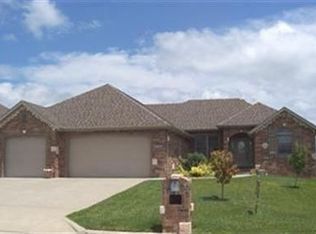 622 N Maplewood Hills Rd, Nixa, MO 65714