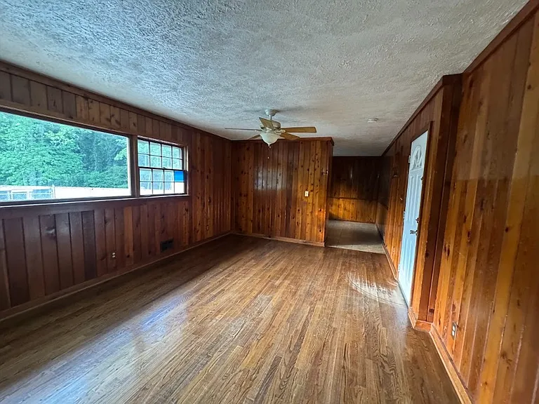 800 Fern St SE — Photo 3
